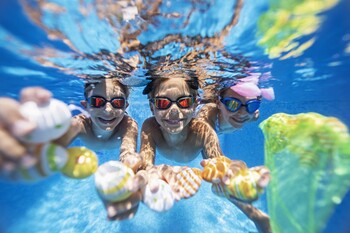 Pool Cleaning in Huntington Beach, California by South Cali Pool Cleaners